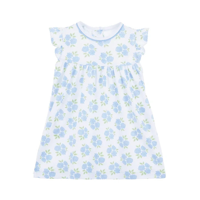 Fresh, sweet, and effortlessly timeless, the Magnolia Baby Dreamy Hydrangeas Print Dress in sky blue is a charming addition to your little girl’s wardrobe. Crafted from luxuriously soft 100% Pima cotton, this baby dress offers breathable comfort while remaining gentle on delicate skin.