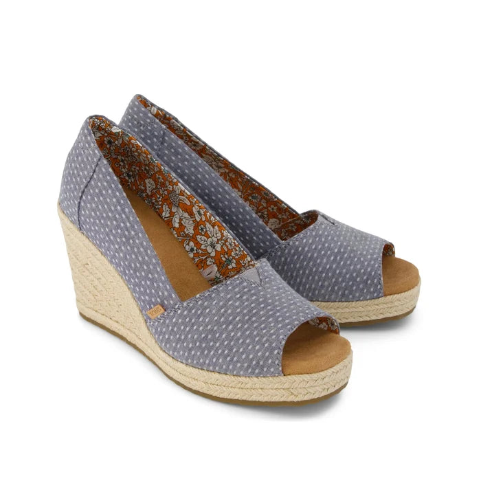 Essential Wedge in Niagara Mist Chambray Dot