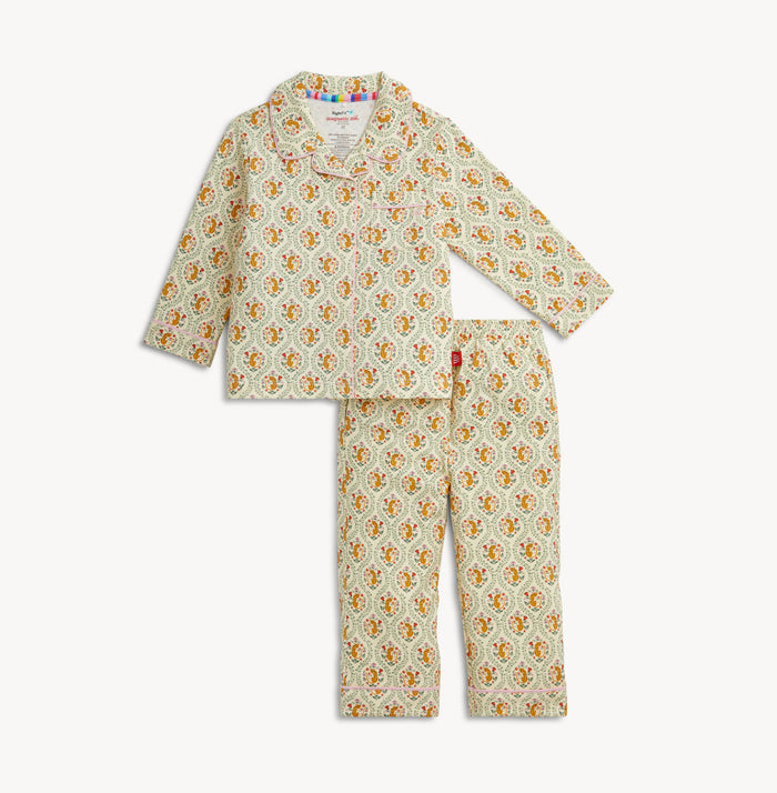 Let your tween shine in Magnetic Me’s Girls Fleur Sauvage Pajama Set, where playful cheetahs meet delicate florals. Magnetic closures make dressing effortless, while the chic, feminine design sparks confidence and comfort all night long. Ready to inspire sweet dreams in style!