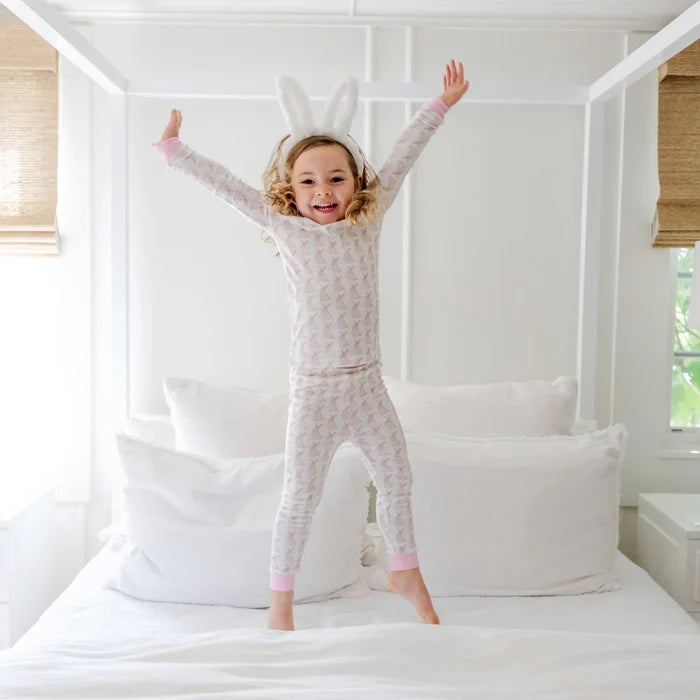 Give your little one the gift of comfort and joy with the Grayson Girls’ Pajama Pant Set in Easter Bunnies Pink by Lila and Hayes! Crafted from soft Pima cotton, this long sleeve set features an adorable Easter bunnies print, making bedtime an enchanting adventure. Let their dreams hop into a world of fun!