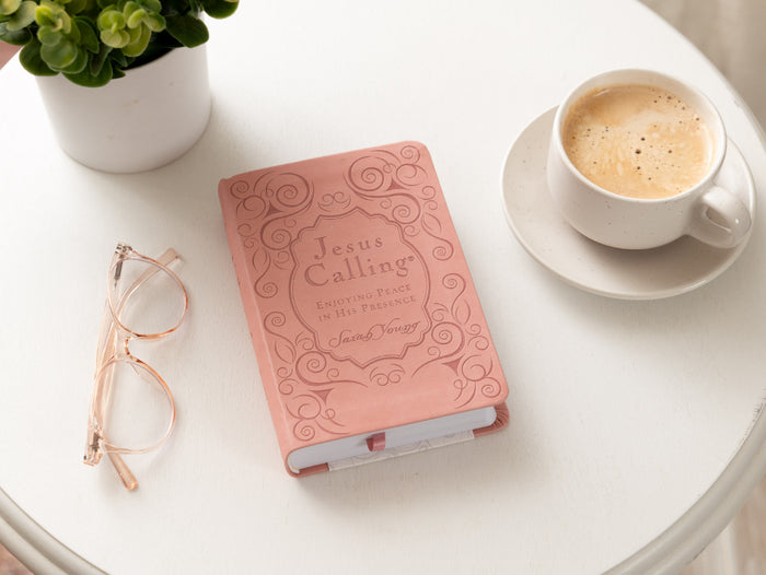Jesus Calling, Pink Leathersoft, with Scripture References: Enjoying Peace in His Presence (A 365-Day Devotional)