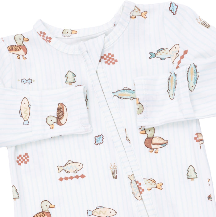 Angel Dear’s Lake Cuties 2 Way Zipper Footie wraps your little one in cozy comfort and playful charm. Adorned with adorable lake animals and vibrant stripes, it’s perfect for adventurous infants, blending warmth and style for every outdoor family moment.