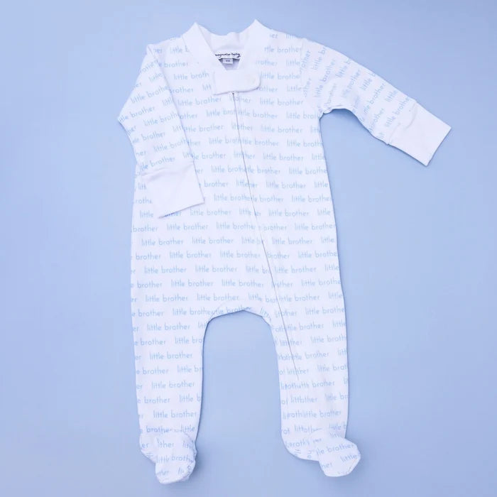 Celebrate the special bond between siblings with Magnolia Baby’s Little Brother Print Zip Footie! Crafted from luxurious Pima Cotton, this footie offers unparalleled softness and comfort for your little one. The design features an all-over "little brother" print in a gentle light blue, highlighting his special role.