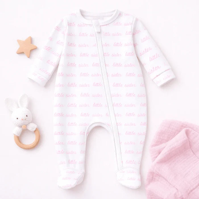 Celebrate the special bond between siblings with Magnolia Baby’s Little Sister Print Zip Footie! Crafted from luxurious Pima Cotton, this footie offers unparalleled softness and comfort for your little one. The design features an all-over "little sister" print in a gentle pink, highlighting her special role.